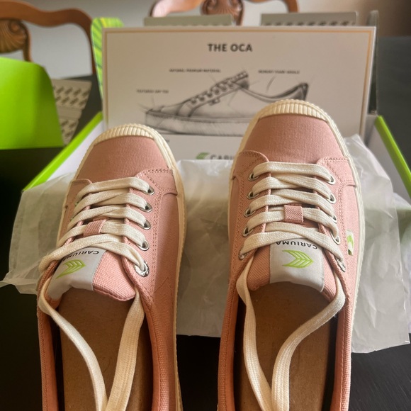 Cariuma Sneakers women size 8 - Picture 3 of 4